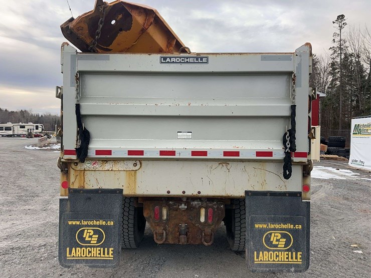 2010-international-7400-image-6