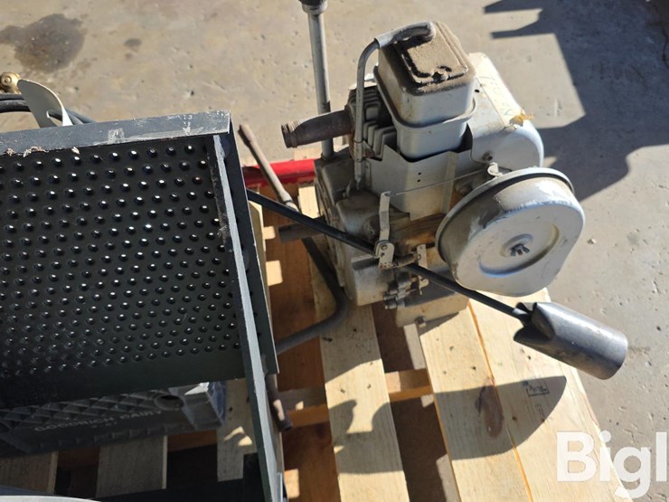 engine-stand-&-car-parts-image-12