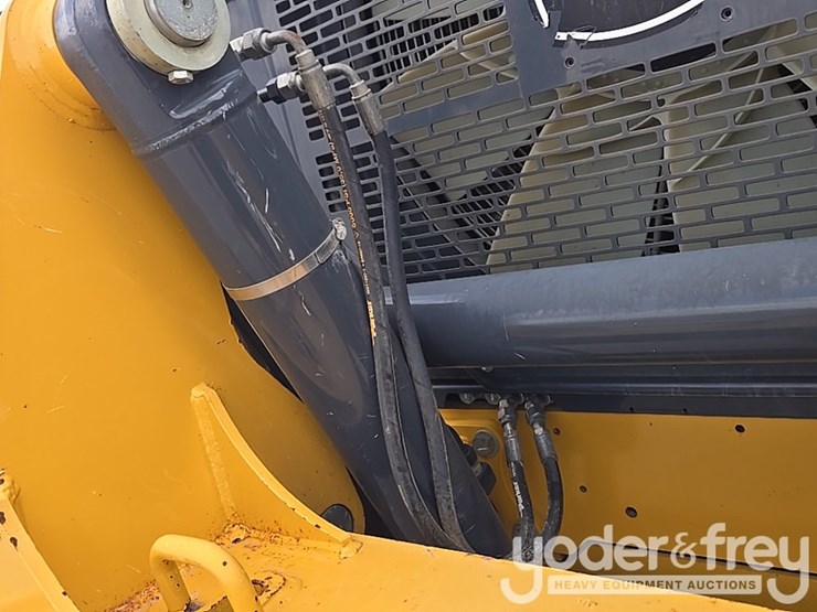 2017-deere-872g-image-48