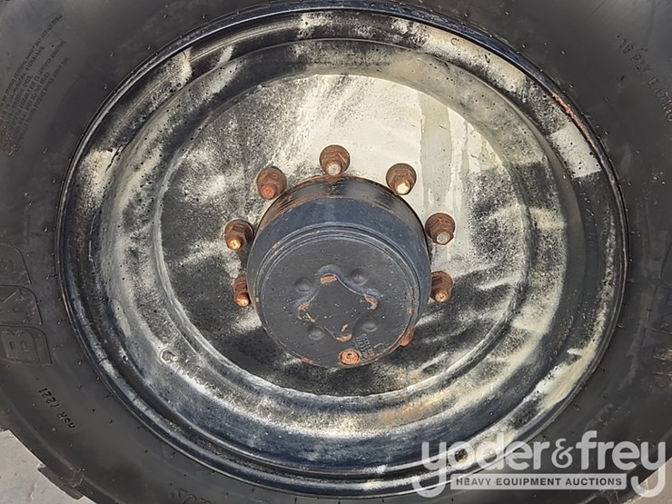 2016-sky-trak-8042-image-18