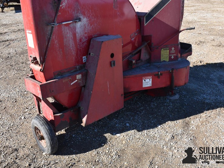gehl-fb1580-pull-type-forage-blower-image-8