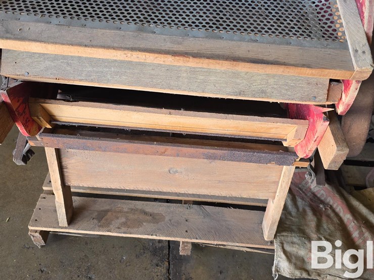 grain-cleaner-&-classic-farm-equipment-image-18