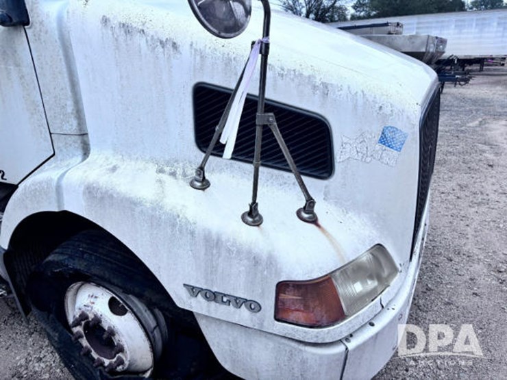 2003-volvo-10-image-55