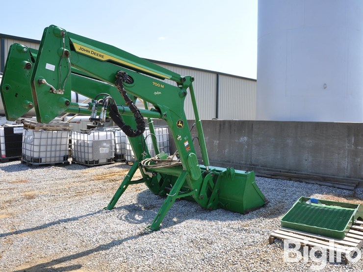 2021-john-deere-700m-image-5