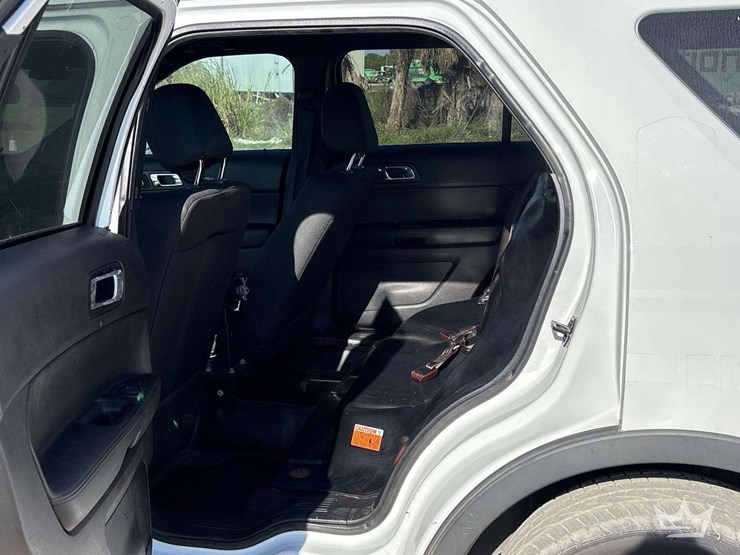 2017-ford-explorer-image-18