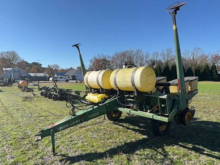 john-deere-7200-pull-type-vacuum-air-planter---4-row-located-at-107-jernigan-swamp-rd.,-ahoskie,-nc-image-7