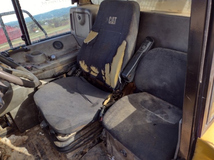 14-caterpillar-725-image-14