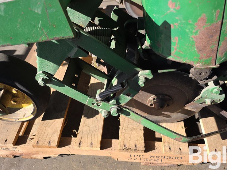 john-deere-2r30"-planter-image-9