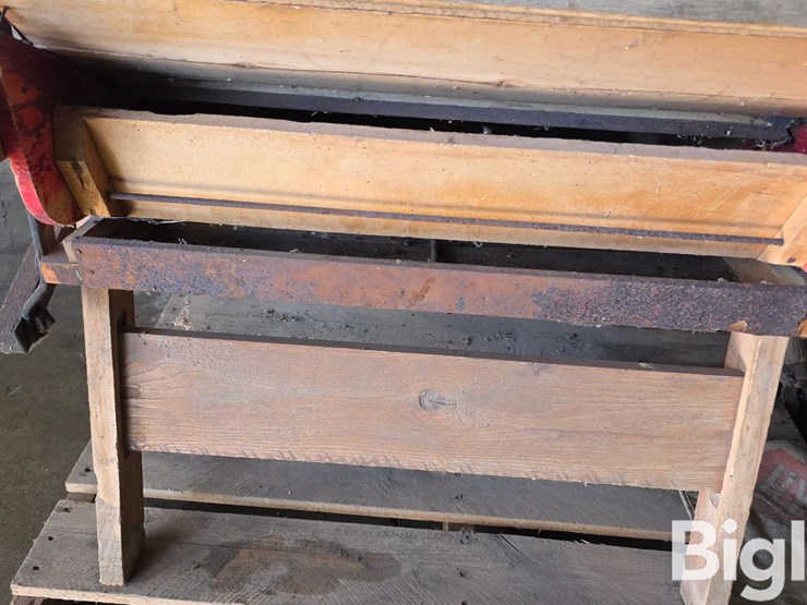 grain-cleaner-&-classic-farm-equipment-image-17