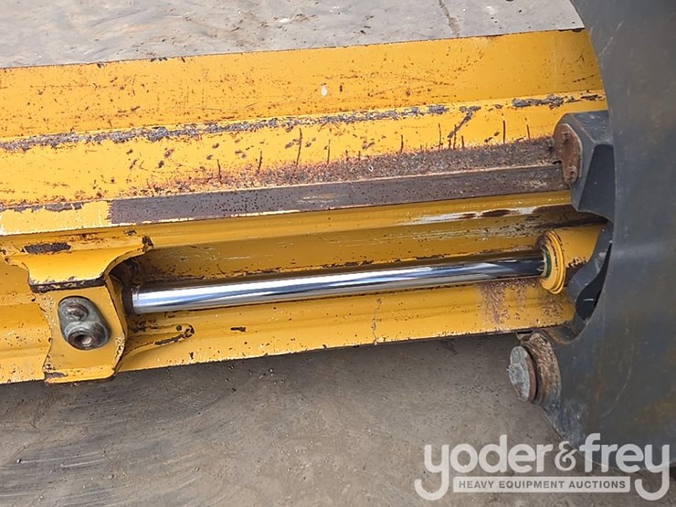 2017-deere-872g-image-35