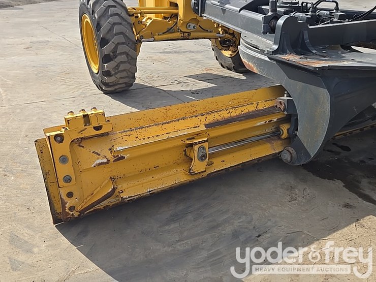 2017-deere-872g-image-13