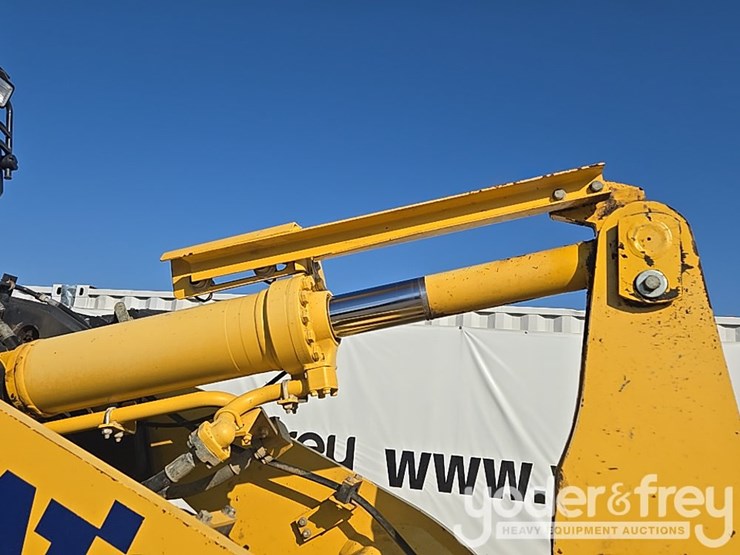 2018-komatsu-wa200-8-image-81