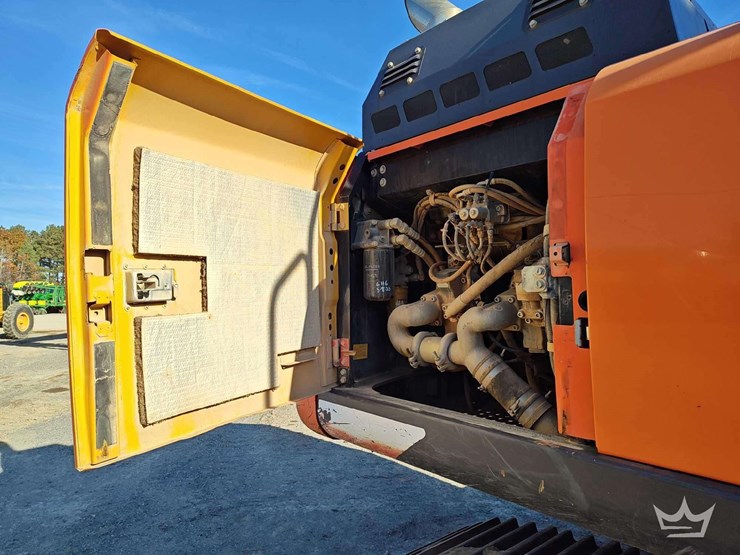 2019-hitachi-zx300-lc-image-12