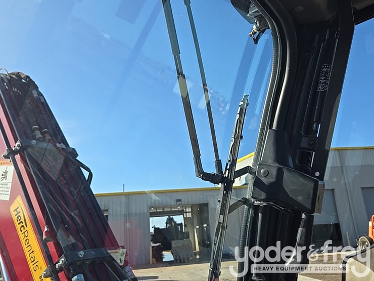 2022-yanmar-vio80-image-102