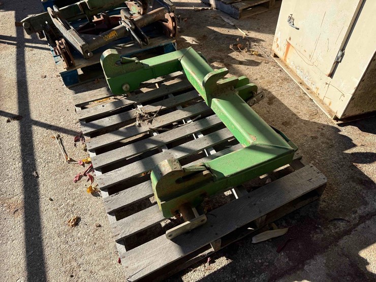 john-deere-quick-hitch-image-2