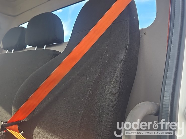 2021-freightliner-m2-106-image-108