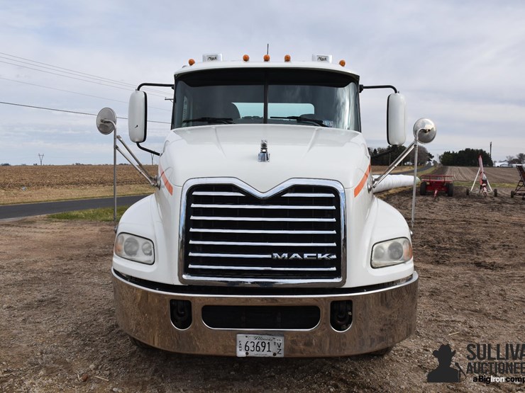 2011-mack-cxu613-t/a-truck-tractor-image-16