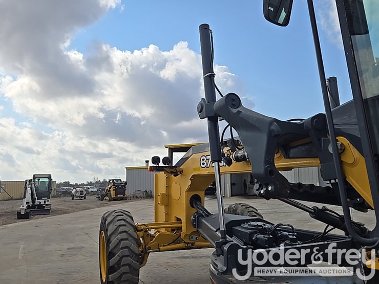 2017-deere-872g-image-34