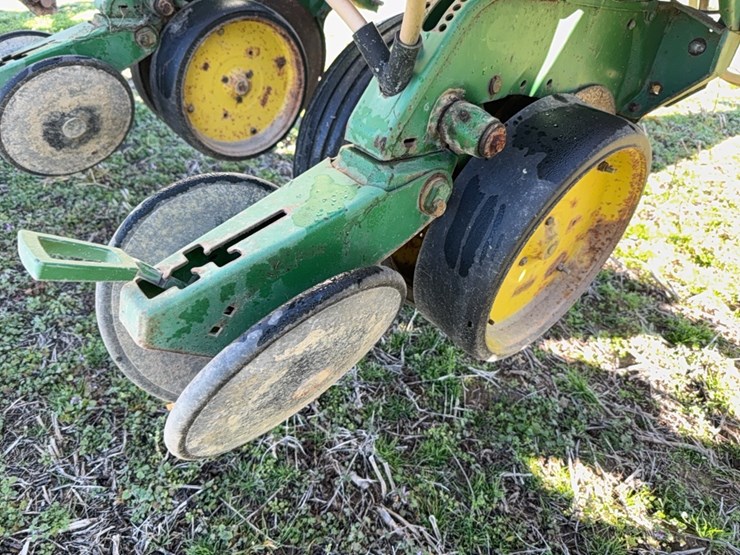 john-deere-7200-pull-type-vacuum-air-planter---4-row-located-at-107-jernigan-swamp-rd.,-ahoskie,-nc-image-20