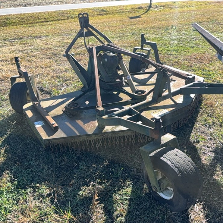 Heavy duty finishing mower locate at 107 Jernigan Swamp Rd. in Ahoskie North Carolina ￼