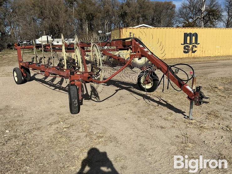 hesston-12-wheel-v-rake-image-3