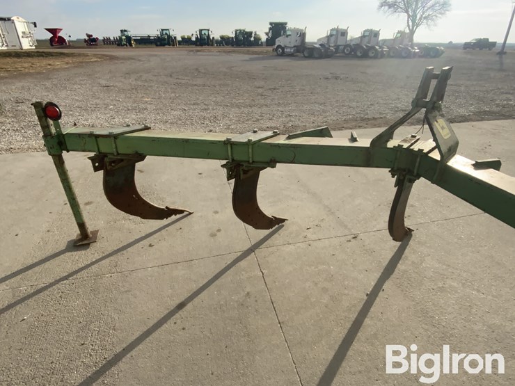 john-deere-5r-ripper-image-16