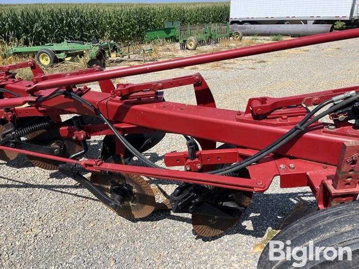 international-720-image-18