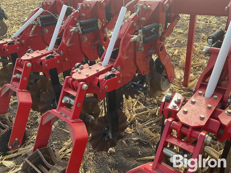 sunflower-7610-8r30-strip-tiller-image-17