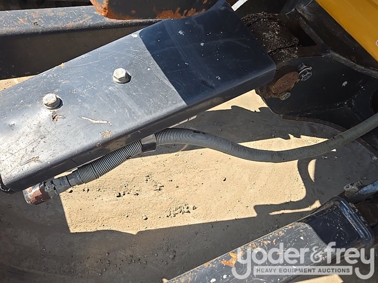 2019-deere-35g-image-36