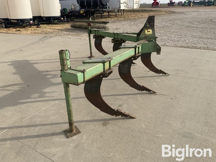 john-deere-5r-ripper-image-4