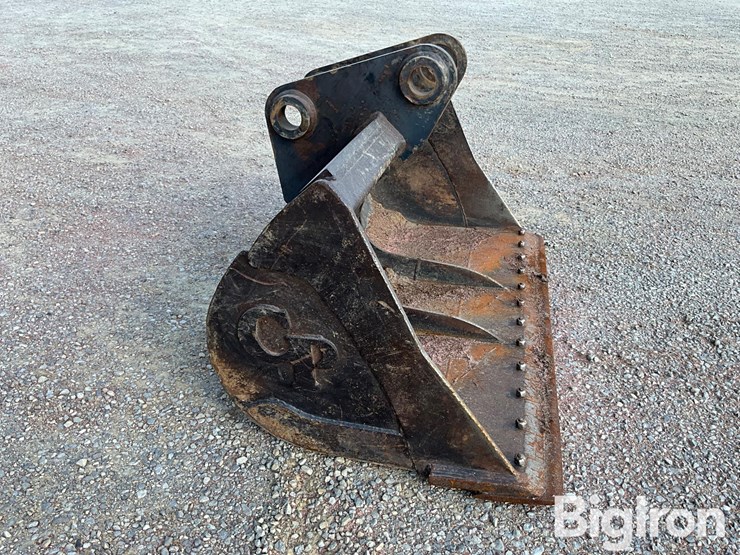 72"-c&p-excavator-bucket-image-3