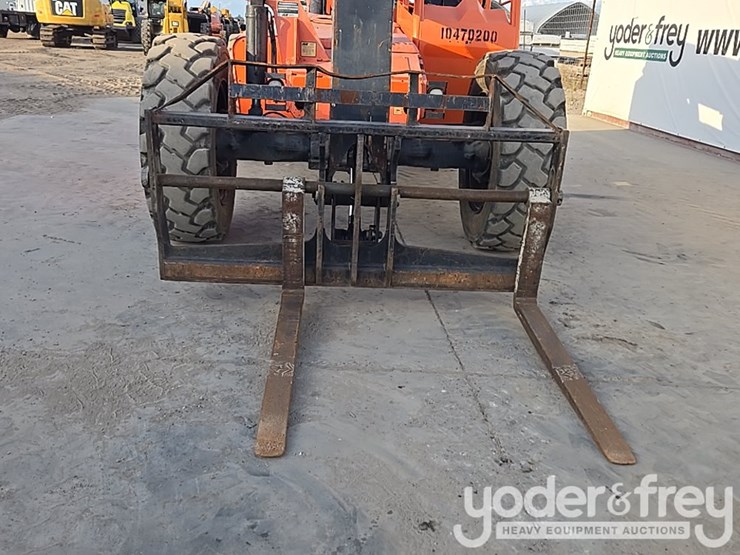 2016-sky-trak-8042-image-11