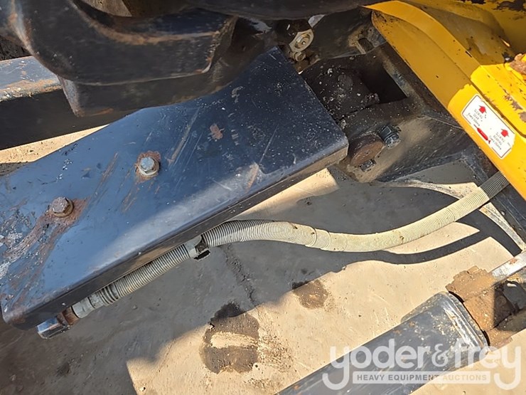 2020-deere-35g-image-40