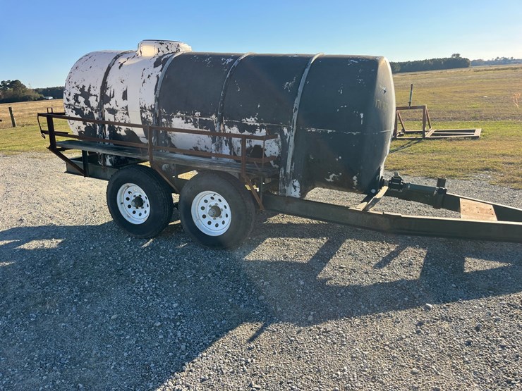 shivers-dual-axle-1000-gal-poly-nurse-trailer,-no-pump,-located-at-1244-vandiford-thomas-rd,-snow-hill-nc-call-252-531-8061-for-more-information-image-1