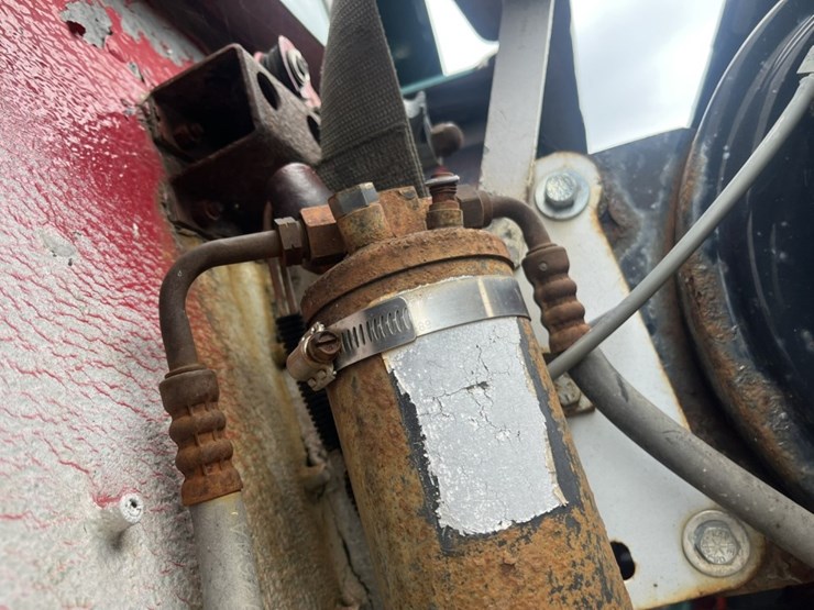 #1633-•-1995-freightliner-usf-1e-sleeper-cab-truck-tractor-image-53