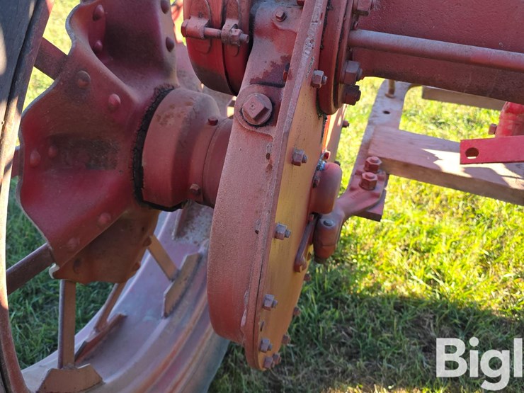 1937-farmall-f-20-2wd-tractor-image-14