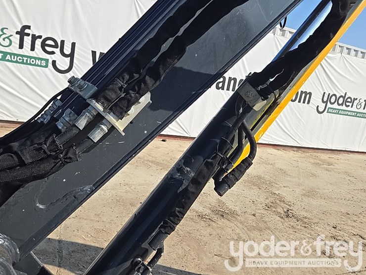 2019-deere-35g-image-40