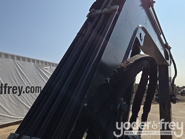 2020-deere-35g-image-44