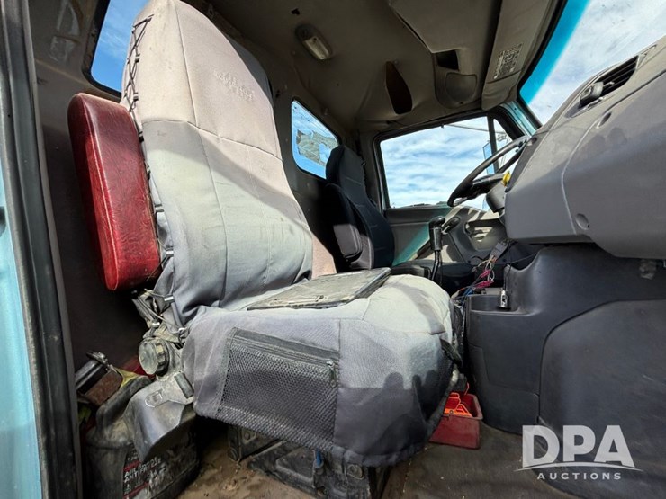 2000-caterpillar-10-image-65