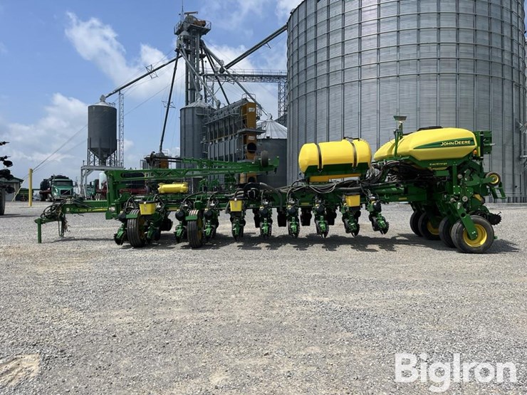 2020-john-deere-1775-image-8