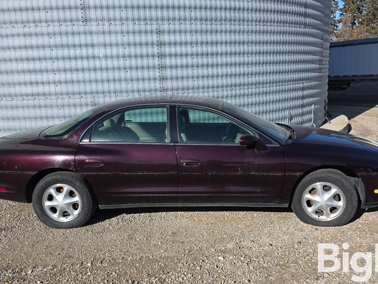 1995-oldsmobile-aurora-4-door-sedan-image-4