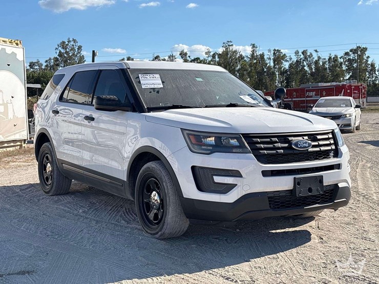 2017-ford-explorer-image-2