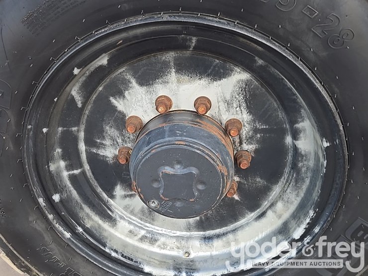 2016-sky-trak-8042-image-35