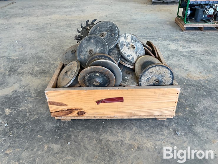 john-deere-cast-iron-closing-wheels-image-3