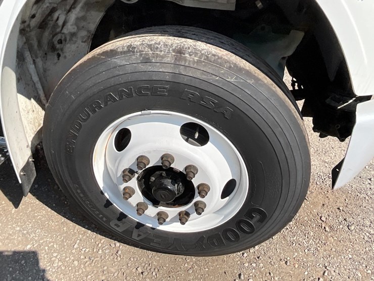 2018-freightliner-m2-106-image-7