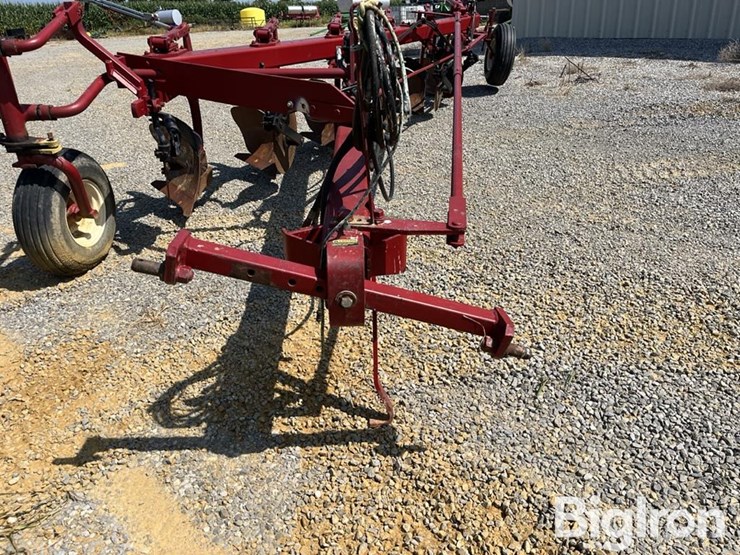 international-720-image-9