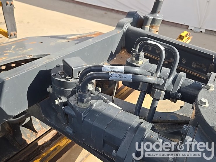 2017-deere-872g-image-60