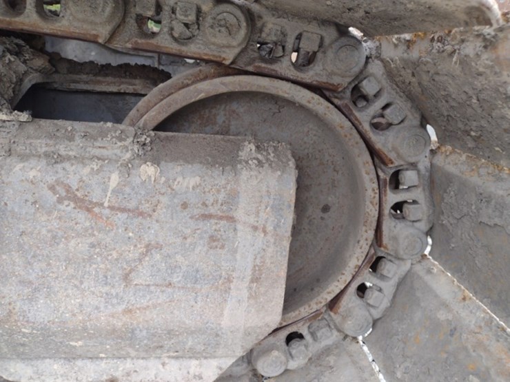 volvo-ec220e-lr-image-30