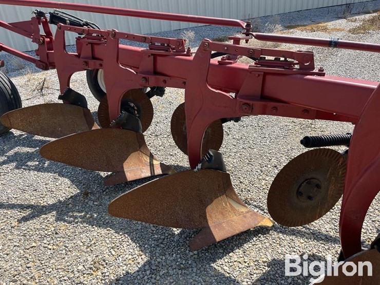 international-720-image-15