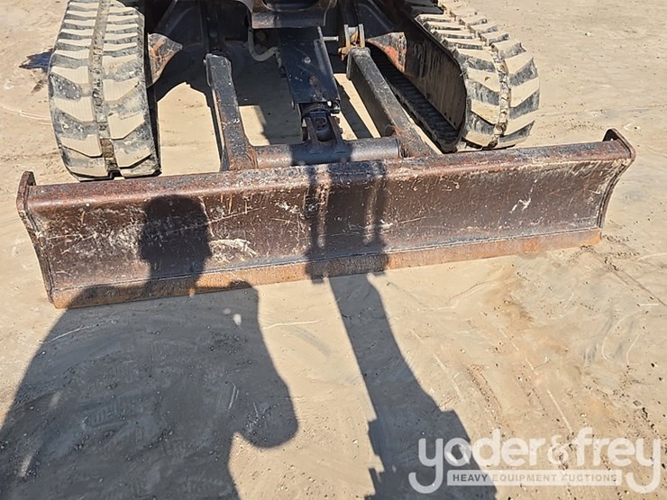 2020-deere-35g-image-16